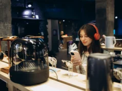 Why Visiting a Speciality Headphone Store in Singapore Beats Buying Blindly Online