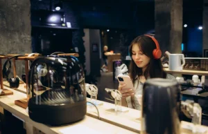 Why Visiting a Speciality Headphone Store in Singapore Beats Buying Blindly Online