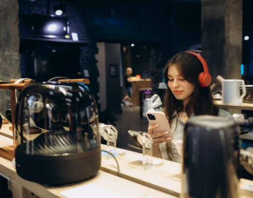 Why Visiting a Speciality Headphone Store in Singapore Beats Buying Blindly Online