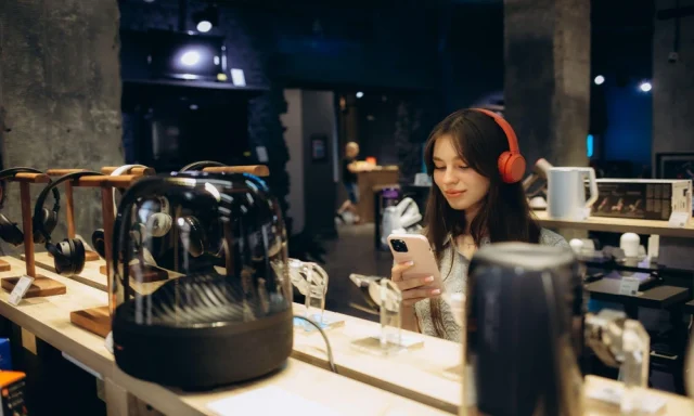 why_visiting_a_speciality_headphone_store_in_singa_32548285_featured